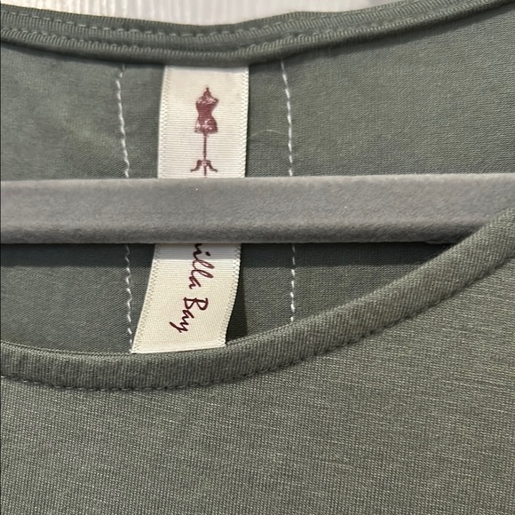 Top - Picture 2 of 5